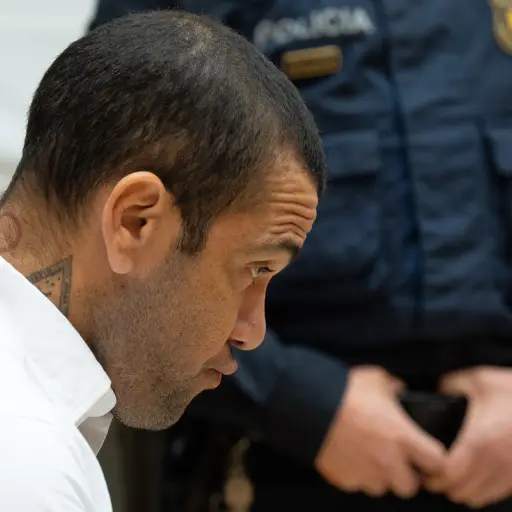 Absuelven a Dani Alves y revocan la condena por agresión sexual por falta de pruebas suficientes