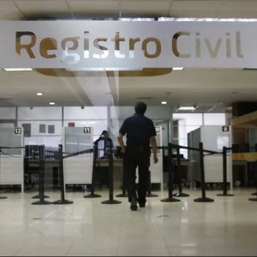 Cierran oficinas y detienen a 11 por turnos falsos en Registro Civil