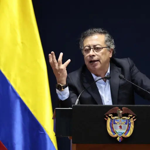 Presidente Gustavo Petro ofrece asilo en Colombia a opositores ecuatorianos “perseguidos” tras denuncia de lista negra en Ecuador