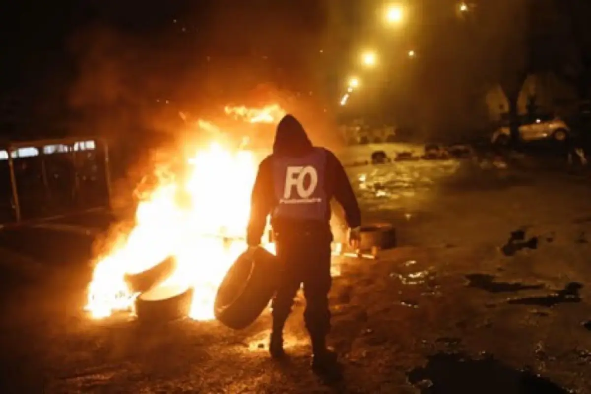Francia registra una nueva noche de incidentes violentos contra cárceles
