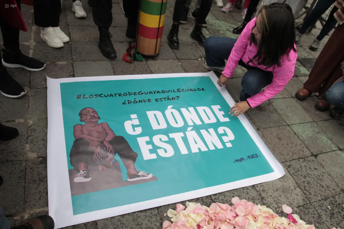 PLANTON-FAMILIARES-NIÑOS DESAPARECIDOS, Familiares y colectivos sociales de los menores desaparecidos, han realizado 
 plantón exigiendo el regreso de niños desaparecidos.