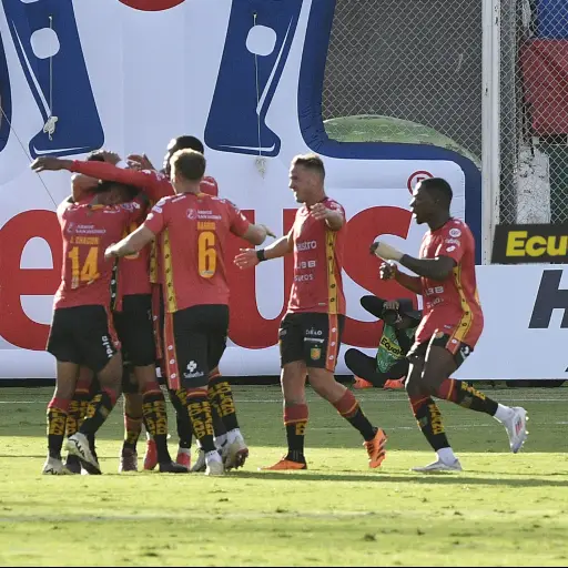 Lucas Mancinelli le da vida al Deportivo Cuenca con un golazo ante Macará