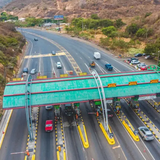 Un juez suspende provisionalmente una resolución del Gobierno que finalizaba la delegación de la vía Portoviejo-Montecristi a la Prefectura de Manabí