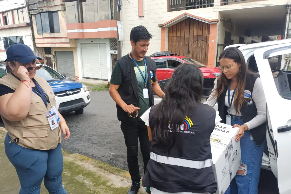 Jornada de Voto en Casa 2025 Más de 40 electores de Santo Domingo ejercen su derecho al voto