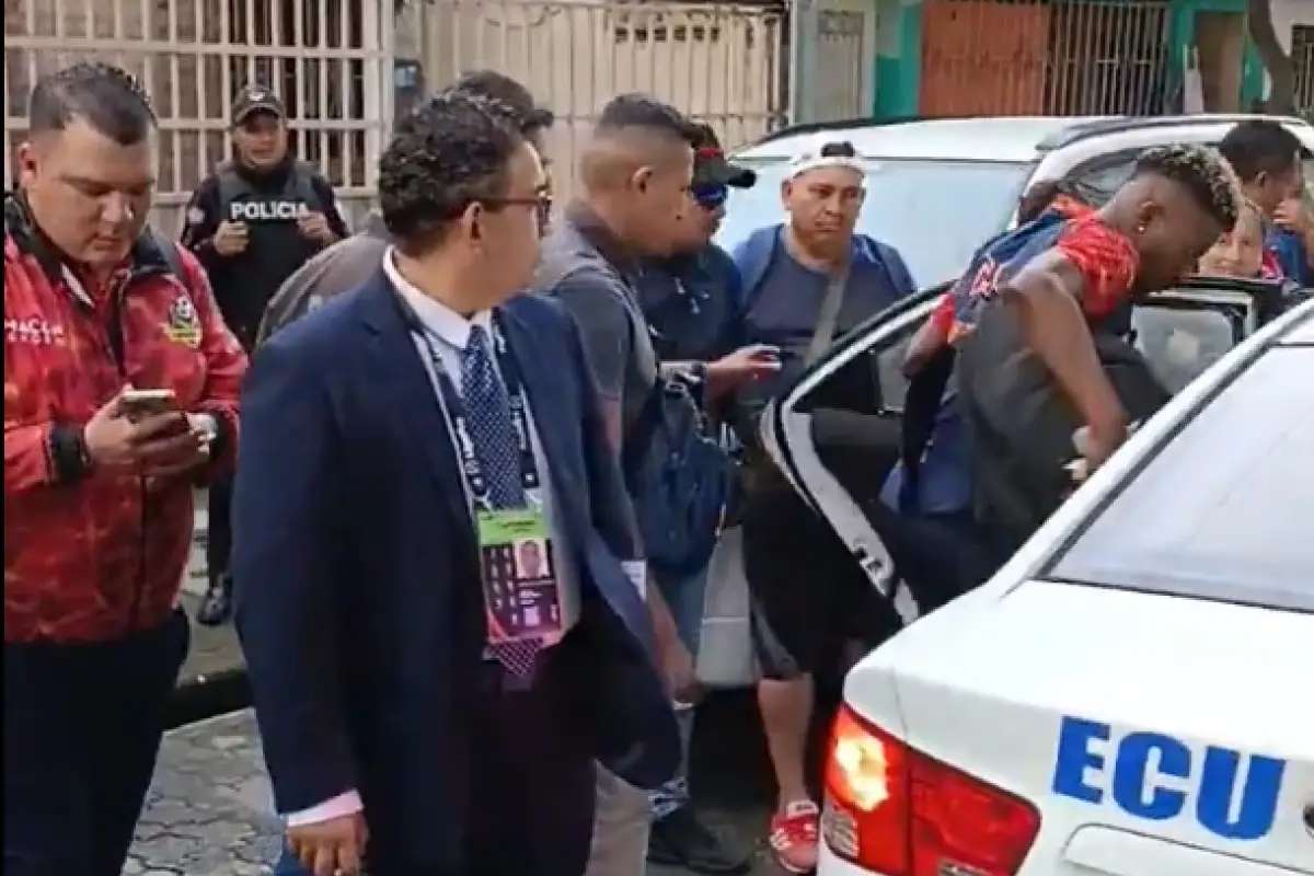 Carlos Arboleda, futbolista del Libertad FC, resultó detenido por la Policía Nacional este viernes en las inmediaciones del estadio George Capwell.