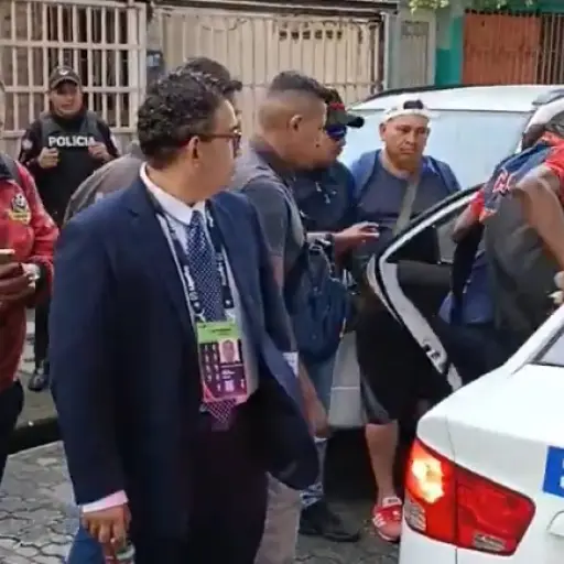 Arrestan a Carlos Arboleda, jugador de Libertad FC., antes del partido con Emelec por deudas de manutención