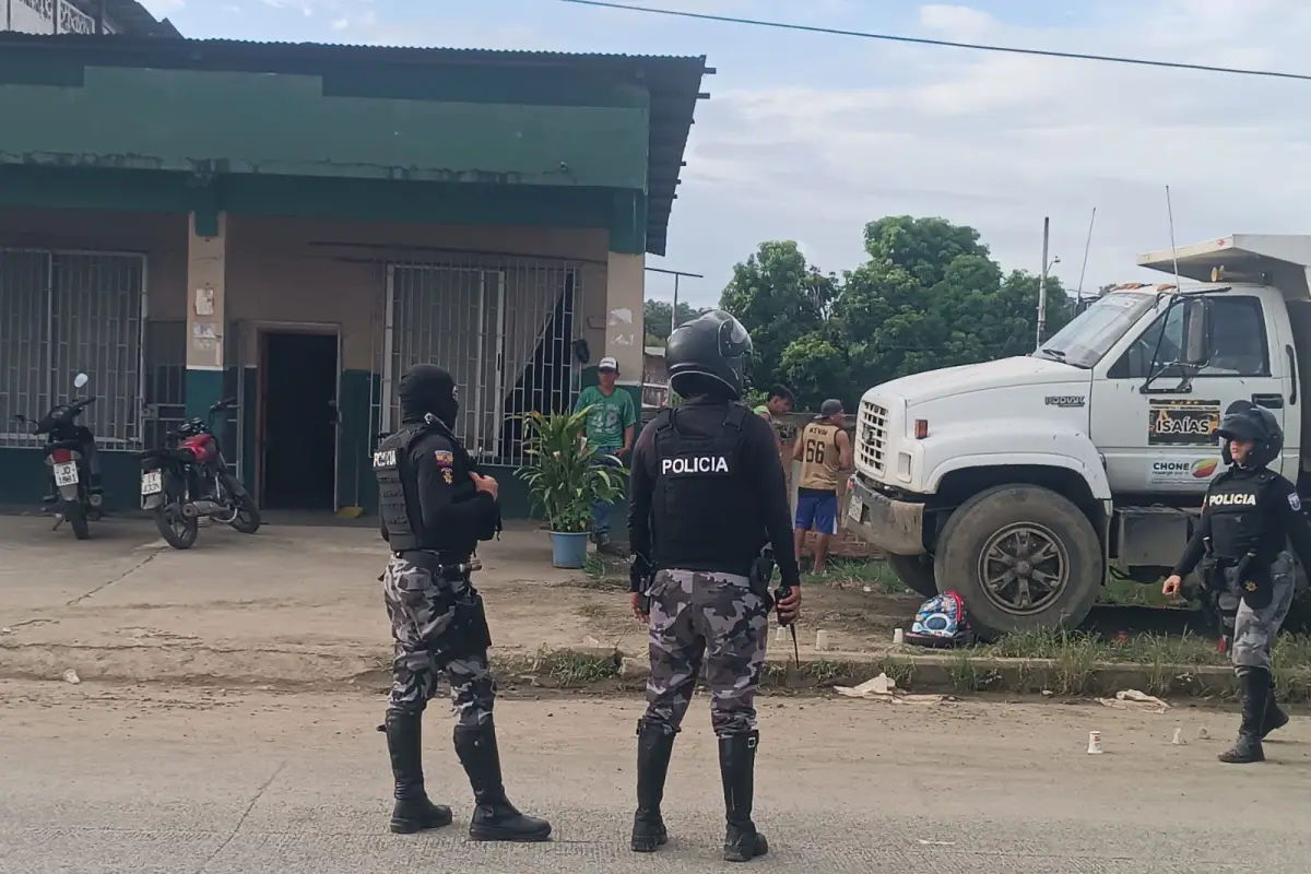 Dos niños de dos y siete años, junto con un adolescente de 17 años, resultaron baleados durante un ataque armado,