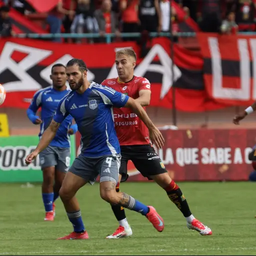 Emelec se toma un respiro en su mal momento futbolístico y derrota de visitante al Deportivo Cuenca