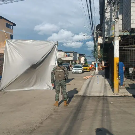 Sicarios armados con fusil lo asesinan con una ráfaga de tiros frente a su local