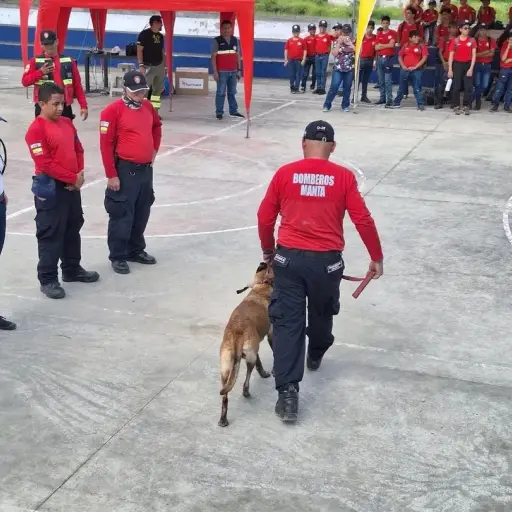 Bomberos Junior culminan su curso vacacional en la Escuela de Policía Nacional