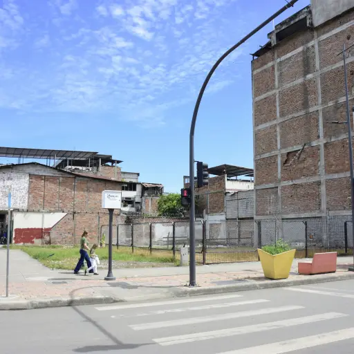 16A. Una mirada al antes y después del terremoto que lo cambió todo en el 'corazón' comercial de Portoviejo