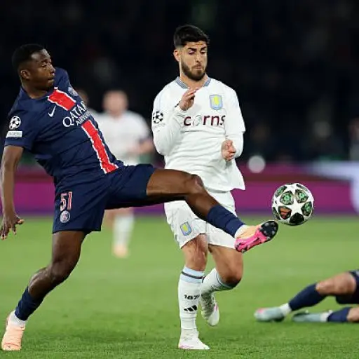 Willian Pacho cumplió con solidez en la victoria del PSG ante Aston Villa en Champions League