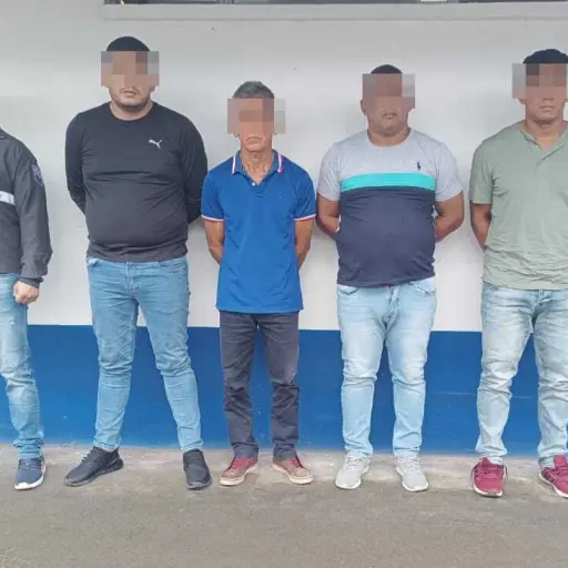 Detienen a asaltantes de carreteras en Santo Domingo de los Tsáchilas: serían miembros de 'Los Lobos', según la Policía
