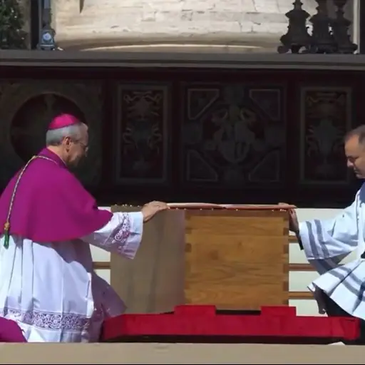 ¿Qué significa el Evangelio sobre el féretro del papa Francisco? Este es su propósito