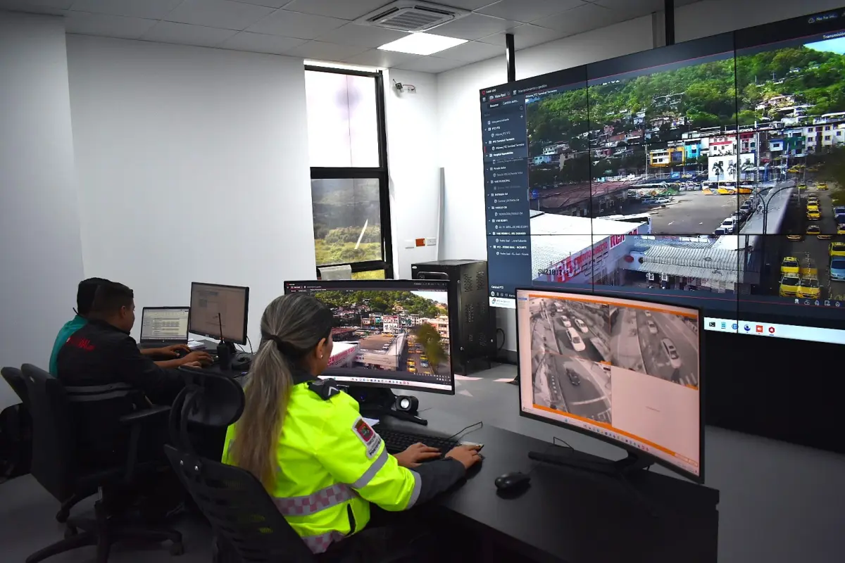 TAXIS CAMARAS SALA DE MONITOREO, Las cámaras serán monitoreado desde la sala que creó Portovial.