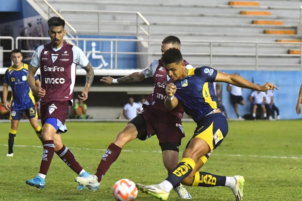 Delfín SC no pudo de local ante Macará y terminó cediendo puntos en el último partido de la fecha 9 de la LigaPro.