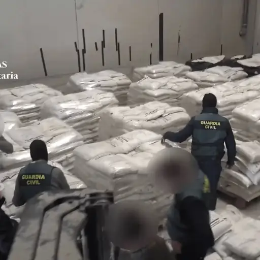 Incautan droga de Ecuador introducida en un puerto de Valencia, España, y llevada a Zaragoza; estaba camuflada en material filtrante