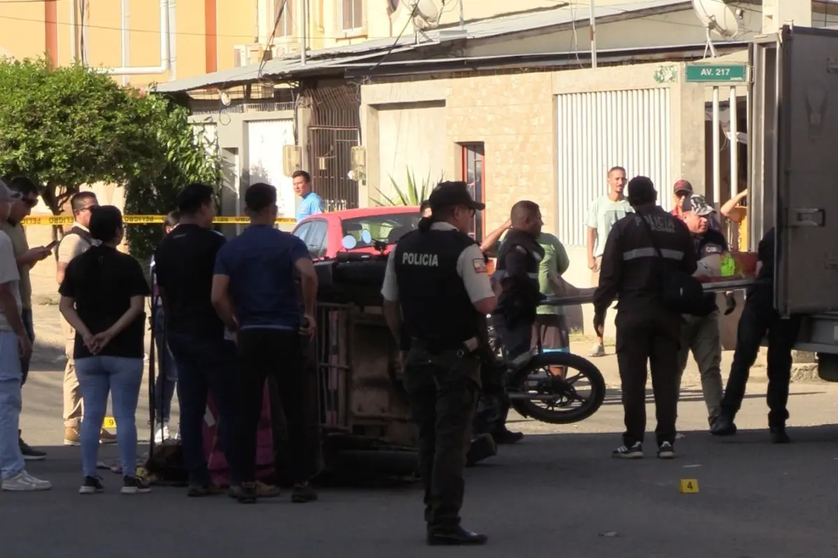 El doble asesinato de Mariela Mendoza y Pablo Zambrano en la parroquia Eloy Alfaro y que quedó grabado en video, también es investigado por la Policía.