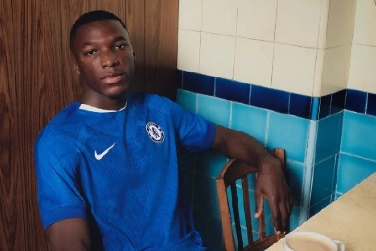Moisés Caicedo otra vez de modelo en el Chelsea (foto del Chelsea)