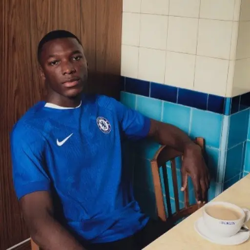Moisés Caicedo brilla en la cancha y en la presentación de la camiseta del Chelsea