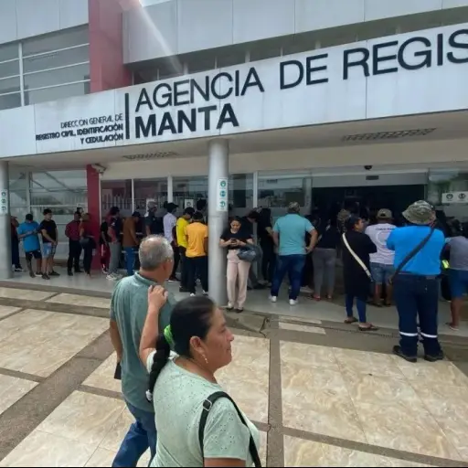 Registro Civil anuncia que en una semana se dará solución a la emisión de cédulas de identidad