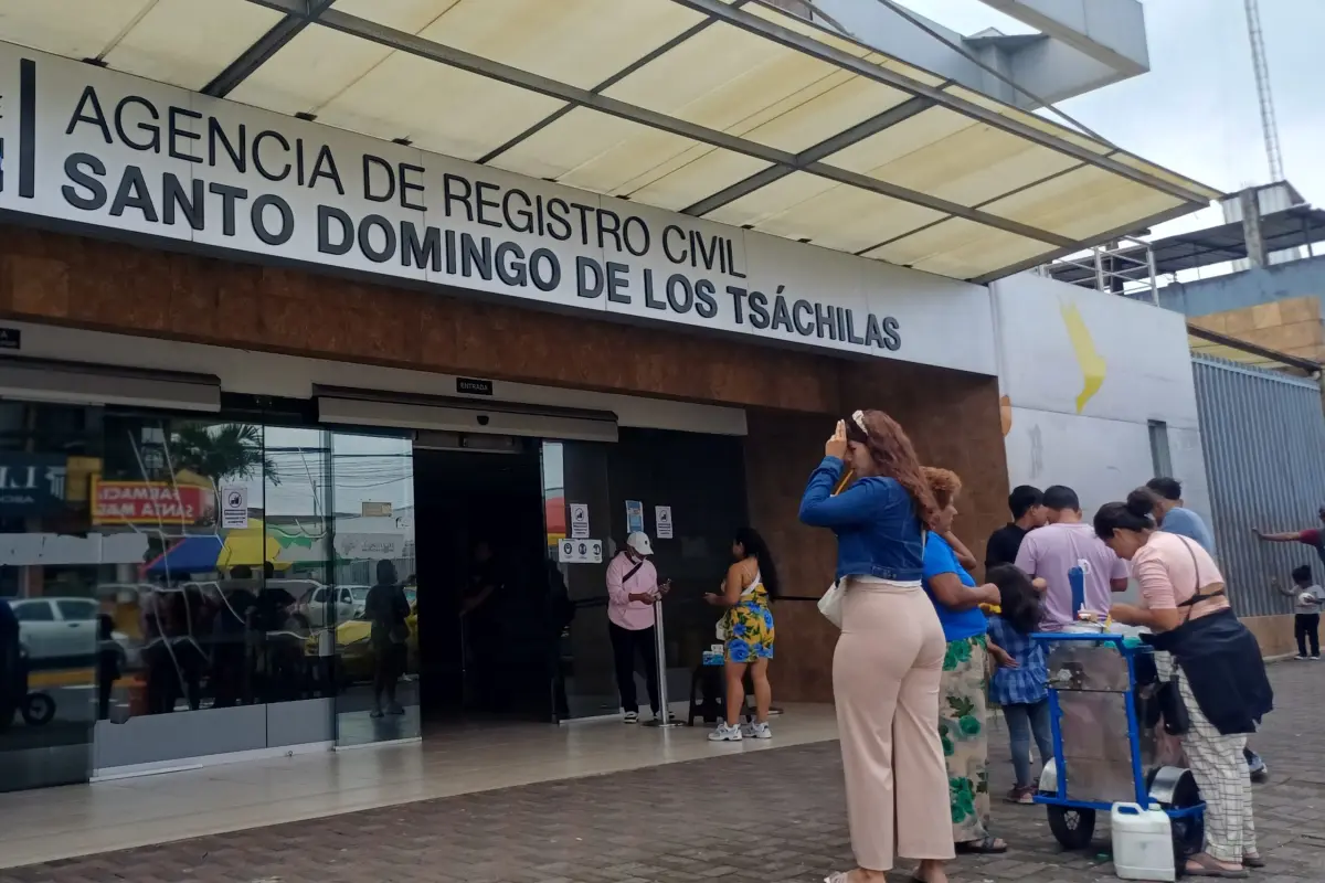 Retrasos en entrega de cédulas afectan a usuarios del Registro Civil en Santo Domingo