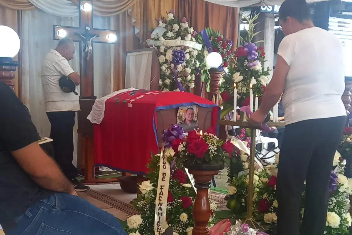 Último adiós a ‘Miguelito’ despiden con dolor al conductor fallecido en un accidente en Santo Domingo de los Tsáchilas