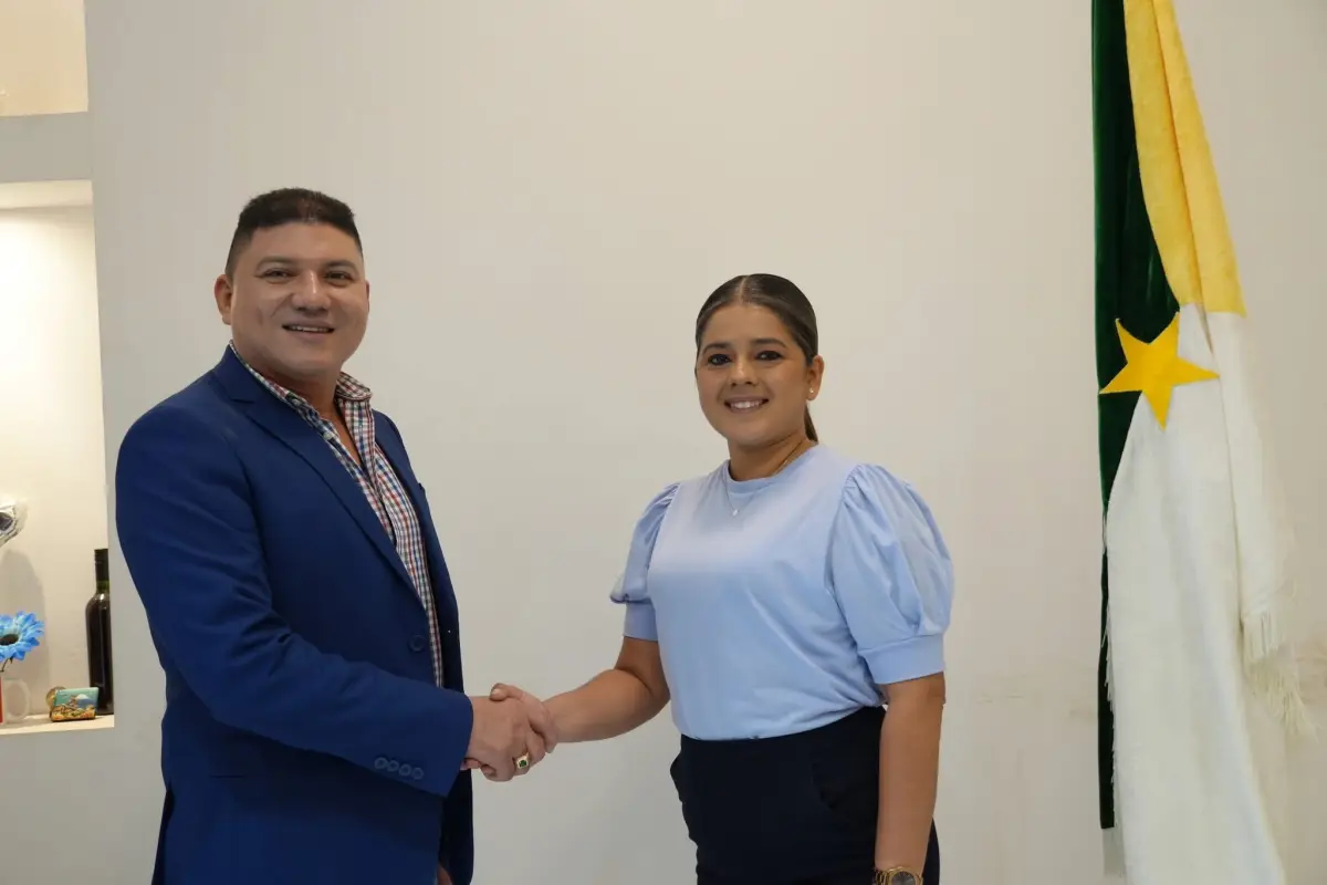 Rosa Román Vásquez agradeció la confianza del Concejo Cantonal y expresó su compromiso con la comunidad.