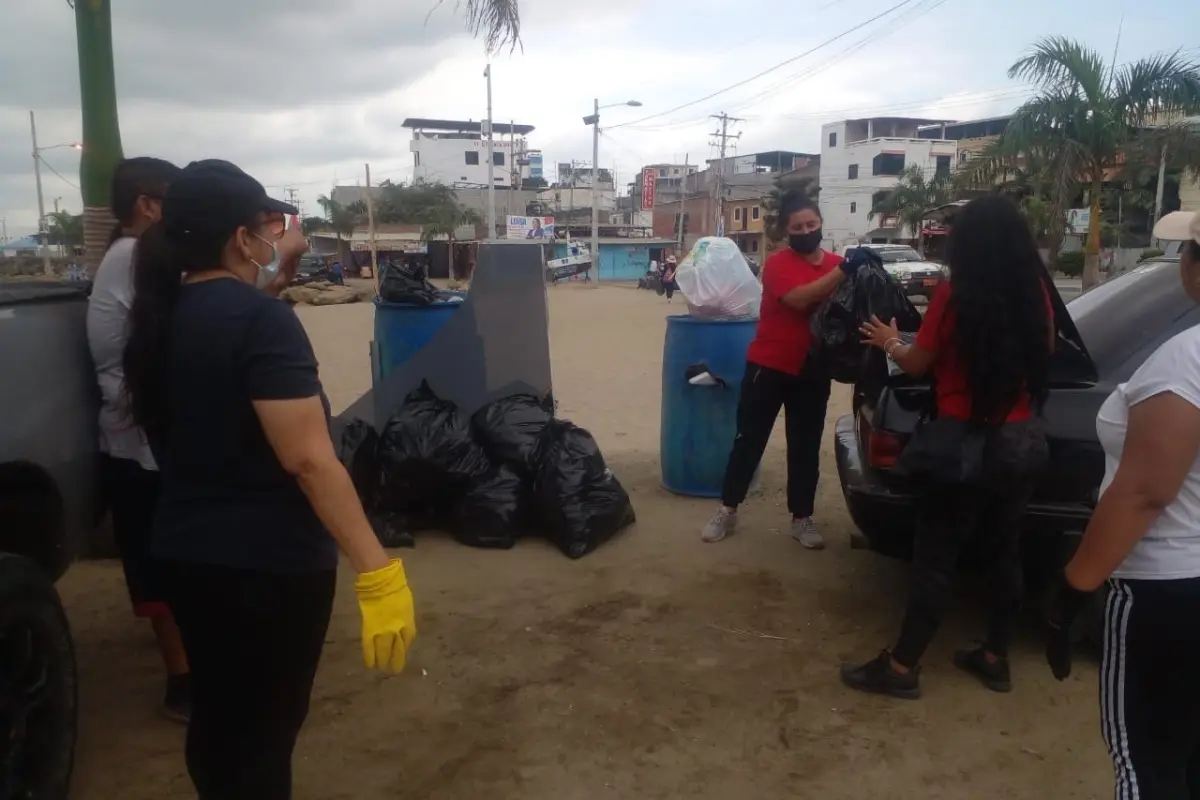 Basura acumulada en las playas de Jaramijó