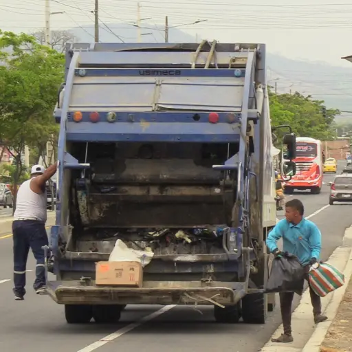 Nuevos carros recolectores de basura llegarán a Portoviejo en 45 días, anuncia alcalde