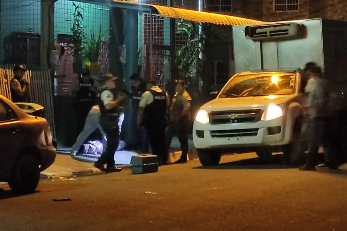 Hicieron más de 30 disparos para asesinar a un hombre en Manta.