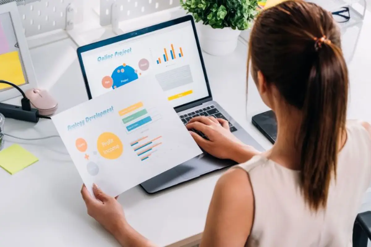 La demanda de profesionales con competencias tecnológicas ha impulsado a entidades públicas y privadas a expandir su oferta de formación digital.