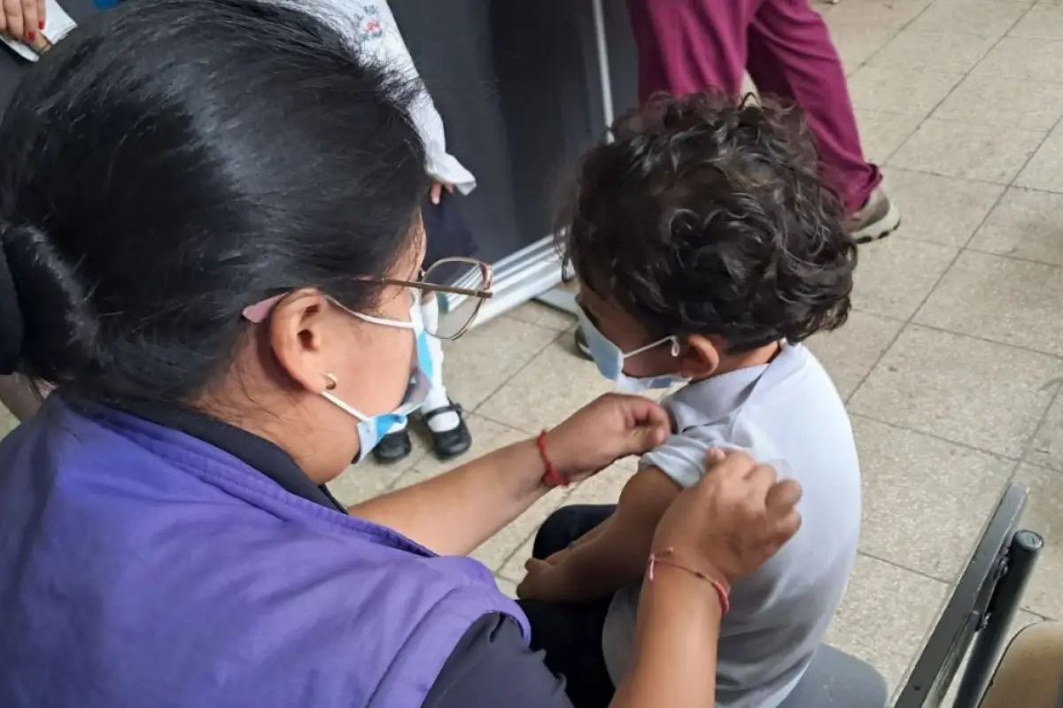 El Ministerio de Salud ha vacunado a más de 5 mil niños contra la tosferina en Manabí y Santo Domingo de los Tsáchilas. (MSP).