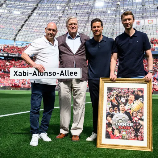 Bayer Leverkusen rinde tributo a Xabi Alonso en su adiós como entrenador del club