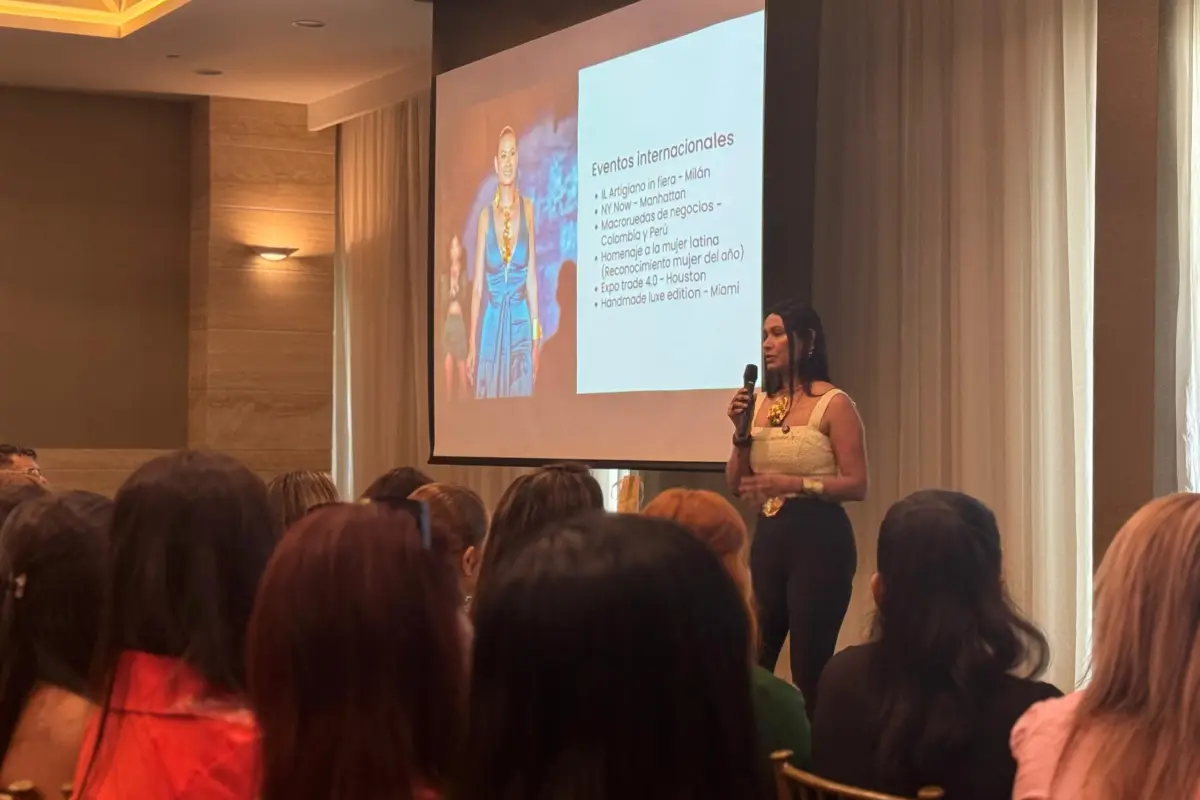 local 1 principal, El desarrollo empresarial a partir del mercado artesanal fue abordado en la charla de este lunes por María José Zambrano, diseñadora de joyas.
