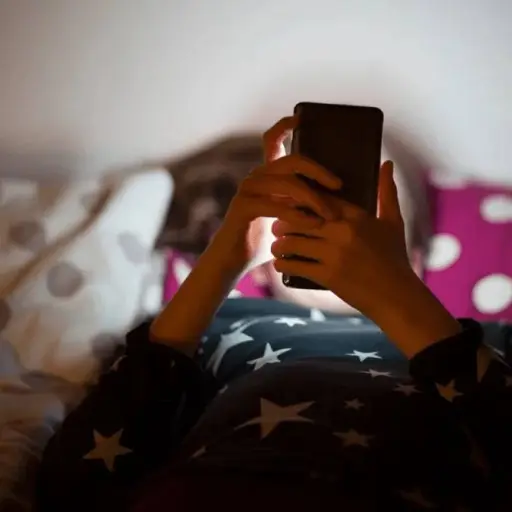 Las autoridades de Nueva Zelanda buscan prohibir el uso de las redes sociales a menores de 16 años