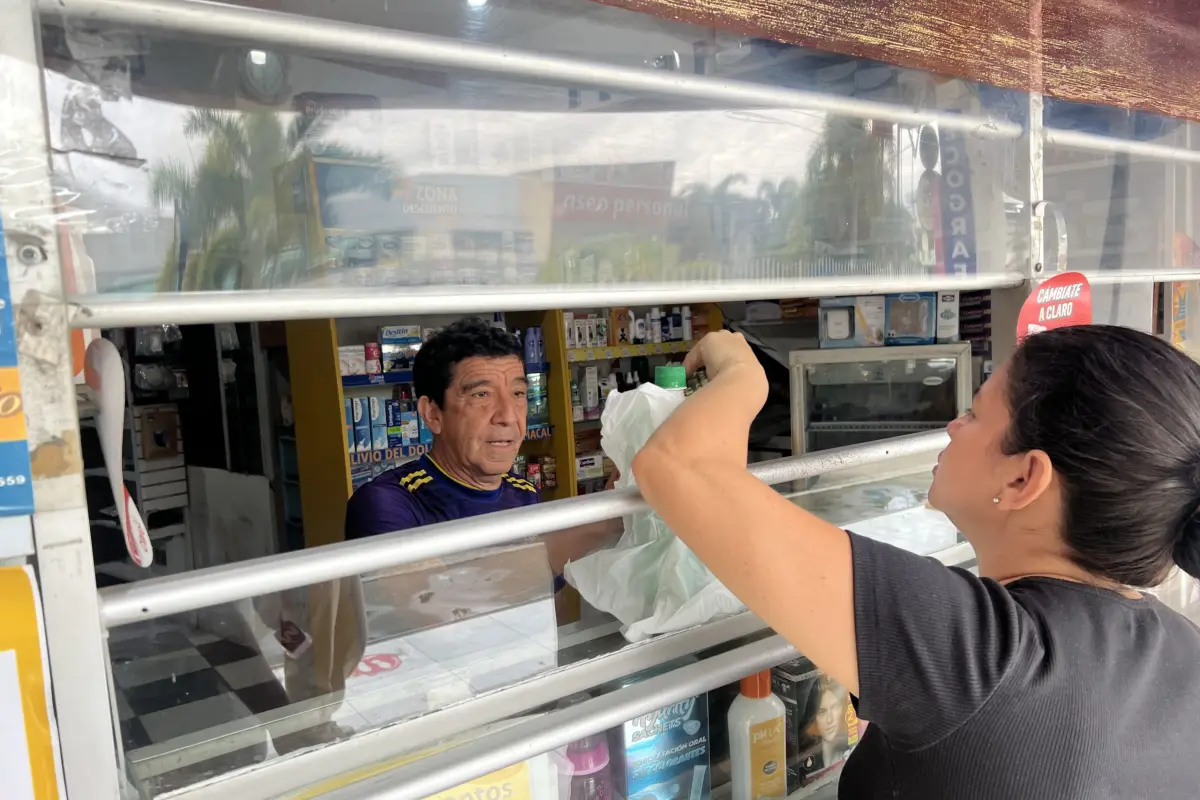 VENTA DE MASCARILLAS EN FARMACIAS, Gema Márquez logró conseguir unas unidades de mascarillas, luego de recorrer varias farmacias.