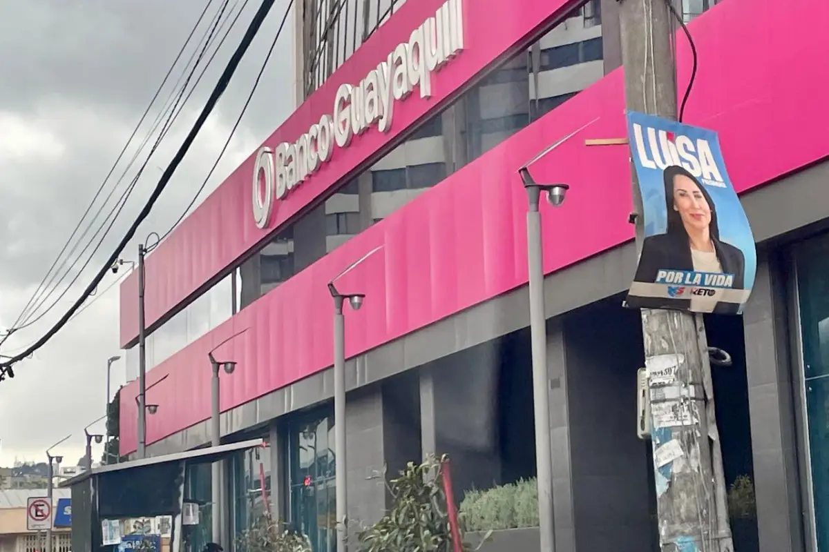 Partidos políticos en Quito enfrentan multas por mantener propaganda electoral