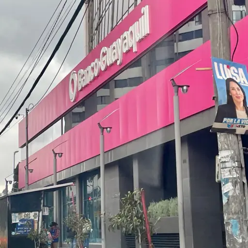 Partidos políticos en Quito enfrentan multas por mantener propaganda electoral