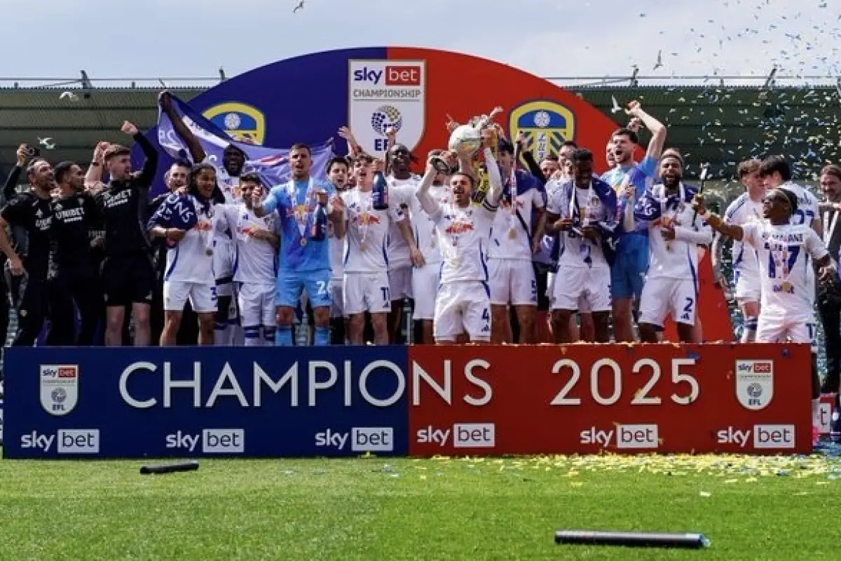 Leeds es campeón de la Championship con gol agónico y frustra título de Burnley de Sarmiento.
