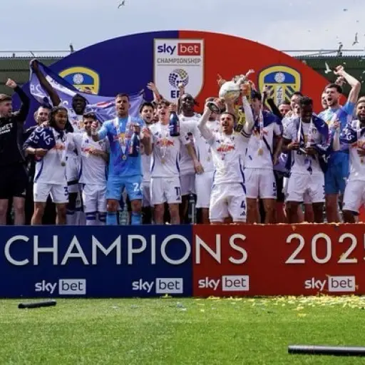 Leeds es campeón de la Championship con gol agónico y frustra título de Burnley de Sarmiento