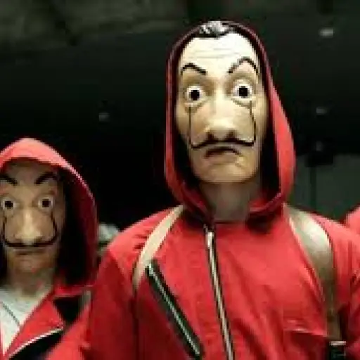 Dos memores se disfrazan como los protagonistas de 'La casa de papel' y los vecinos llaman asustados a la Policía