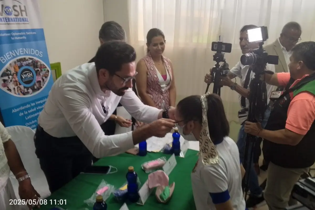 Fundaciones Vosh, San Jorge y la UTM entregan 10 pares de lentes a niños vulnerables