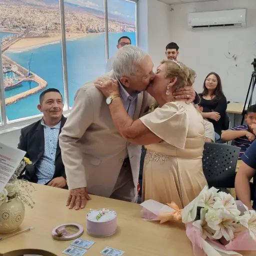 Pareja se casa tras medio siglo de amor; “ahora sí, hasta que la muerte nos separe”