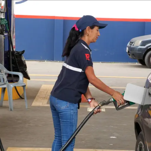 Preocupación en Portoviejo por posible desabastecimiento tras incidente en refinería de Esmeraldas
