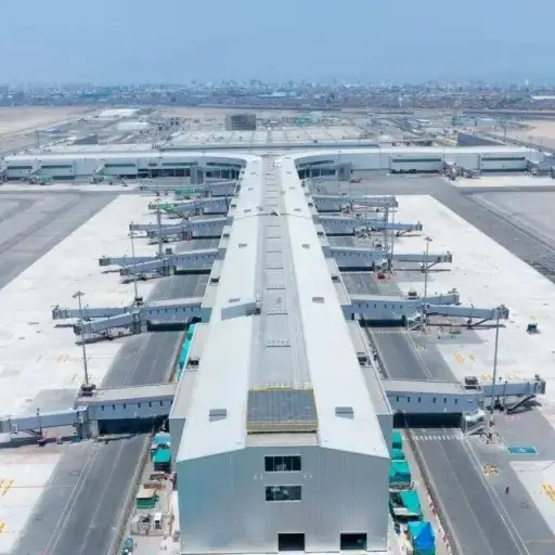 Perú estrena moderno aeropuerto, en Lima, con un costo de 2 mil millones de dólares