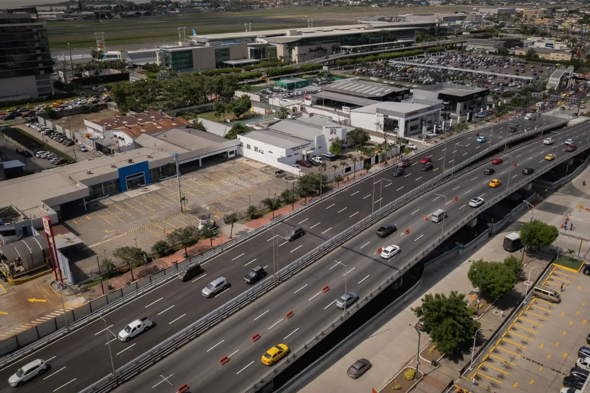 Con cuatro carriles de circulación, el paso en la Avenida de las Américas en sentido sur-norte beneficia a más de 104.000 vehículo