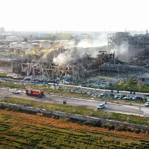 Al menos cinco muertos y seis desparecidos por una explosión en una planta química en el este de China