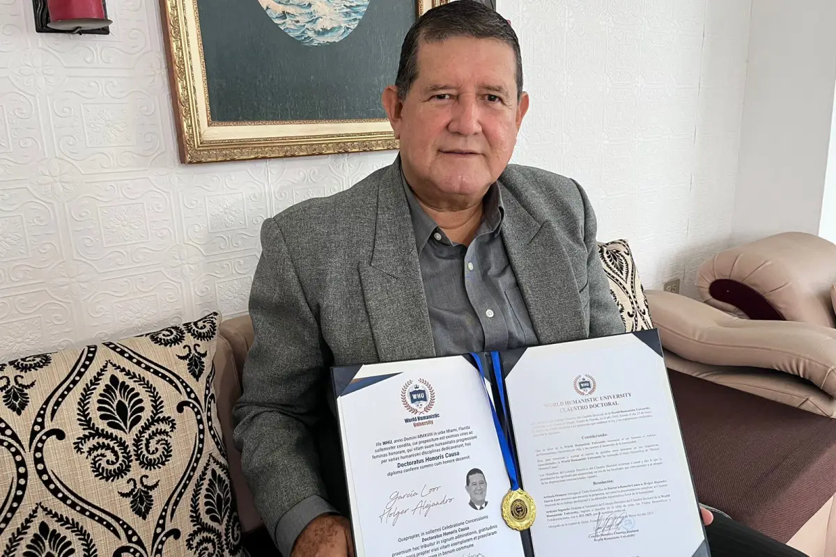 Jurista manabita recibe Doctorado Honoris Causa por su trayectoria pública