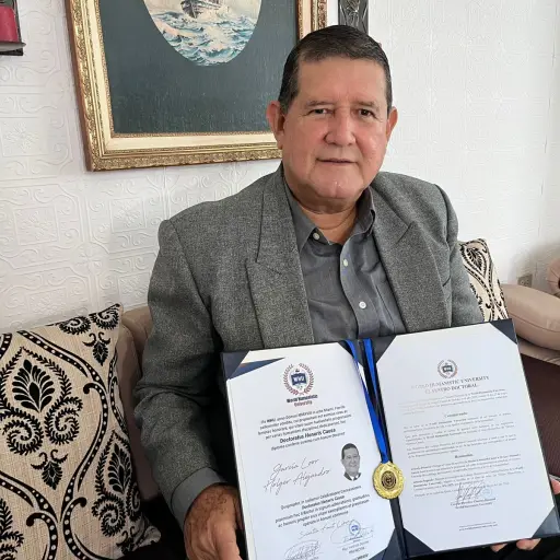 Jurista manabita recibe Doctorado Honoris Causa por su trayectoria pública